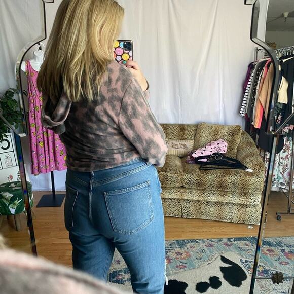 NWT blankNYC fuzzy leopard cheetah cropped hoodie - Picture 3 of 4